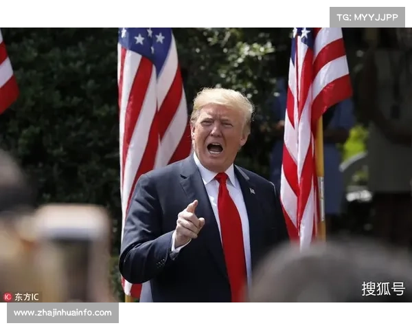 特朗普迟到NFL赛场,为军人宣读誓词遭遇喝倒彩 特朗普迟到NFL赛场,为军人宣读誓词遭遇喝倒彩